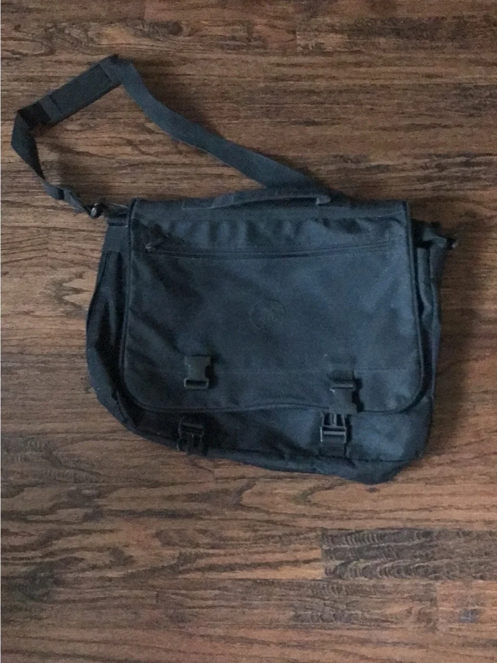 Classic Black Messenger Bag - Unbranded
